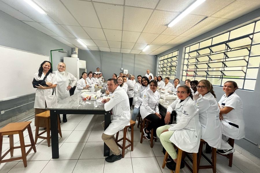 administracao-de-injetaveis-mais-uma-edicao-do-curso-capacita-farmaceuticos-e-academicos-na-fapar-curitiba